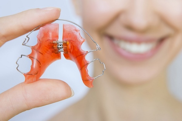 Особенности лечения прикуса на ортодонтических пластинках